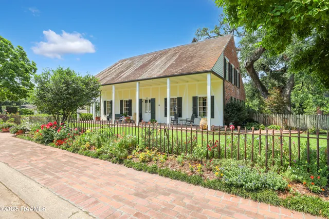 $1,985,000 | 130 Twin Oaks Boulevard, Lafayette, LA 70503