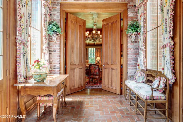 $1,985,000 | 130 Twin Oaks Boulevard, Lafayette, LA 70503