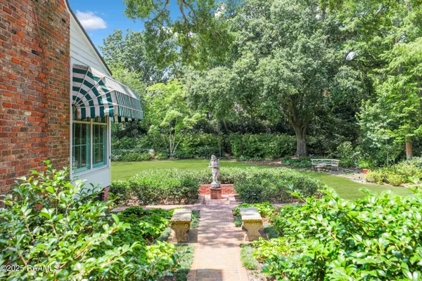 $1,885,000 | 130 Twin Oaks Boulevard, Lafayette, LA 70503