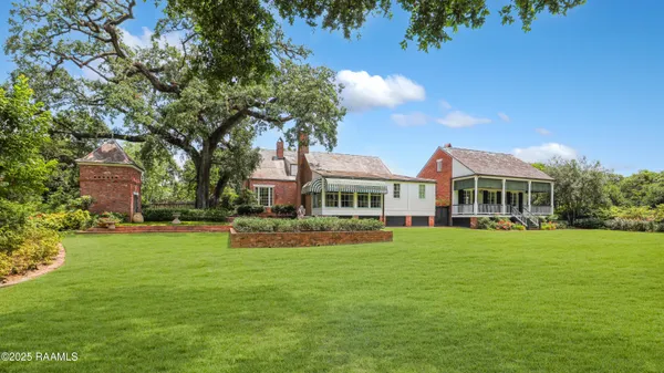 $1,885,000 | 130 Twin Oaks Boulevard, Lafayette, LA 70503