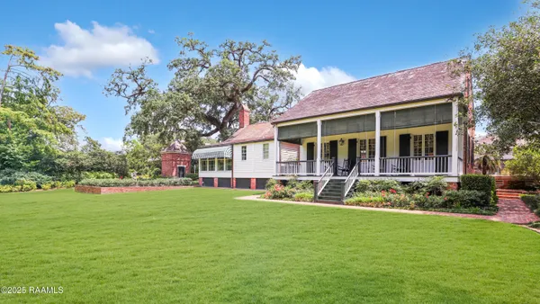 $1,885,000 | 130 Twin Oaks Boulevard, Lafayette, LA 70503