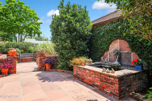 $1,985,000 | 130 Twin Oaks Boulevard, Lafayette, LA 70503