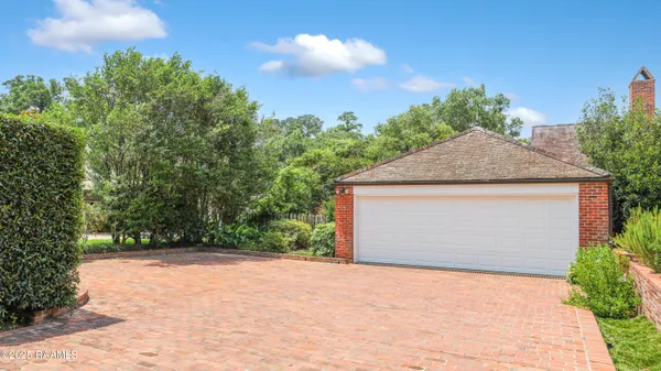 $1,885,000 | 130 Twin Oaks Boulevard, Lafayette, LA 70503