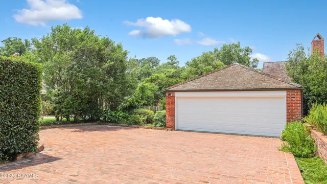 $1,985,000 | 130 Twin Oaks Boulevard, Lafayette, LA 70503