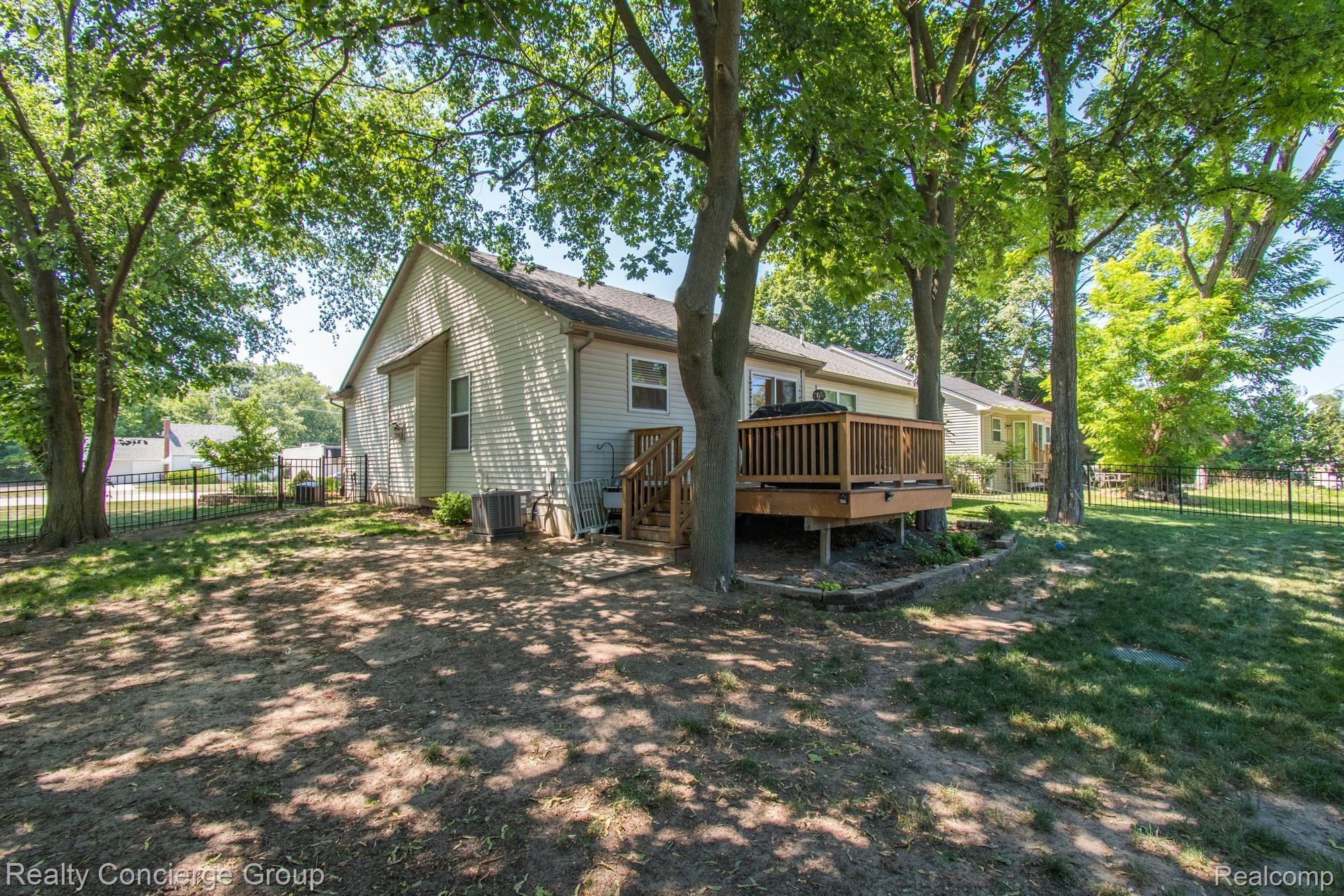 18988 Farmington Road Livonia, MI 48152 - Photo 19 of 22 Farmington Rd-118.jpg