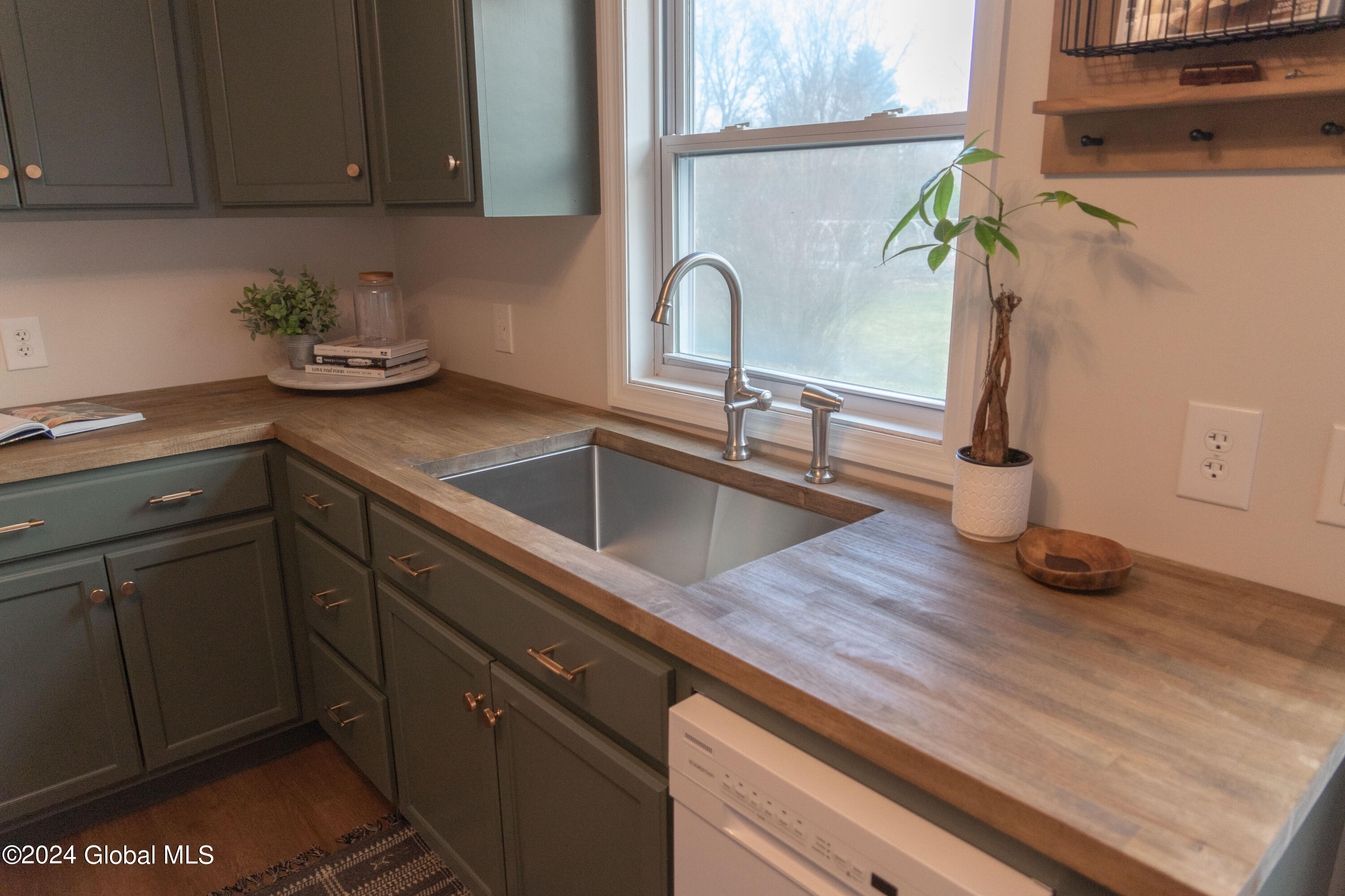 6 Nolan Road Ballston, NY 12019 - Photo 7 of 20 2024031410_11