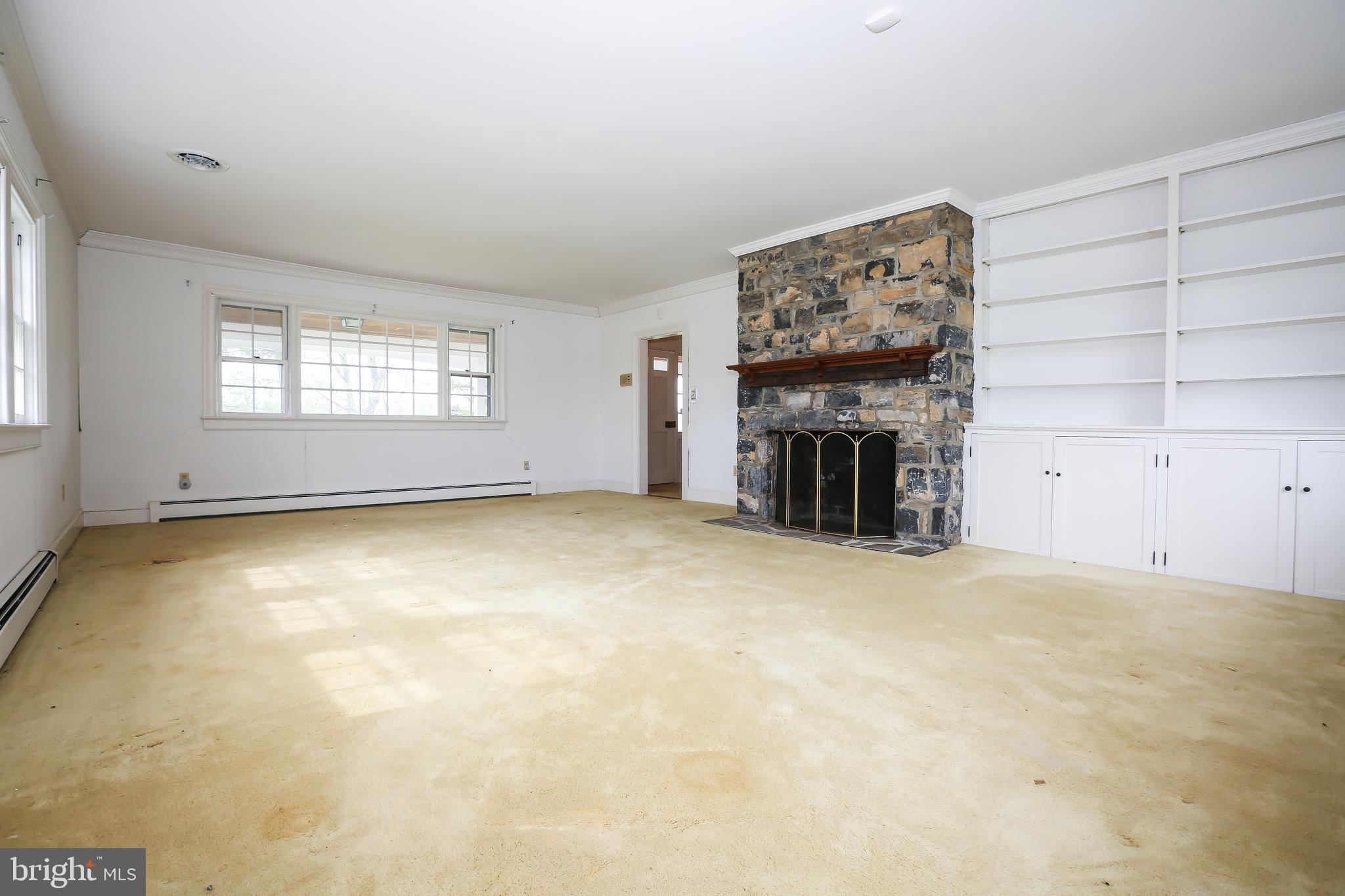 3019 Pyletown Road Boyce, VA 22620 - Photo 14 of 45 Spacious Formal LR w/ built ins (bright & airy)