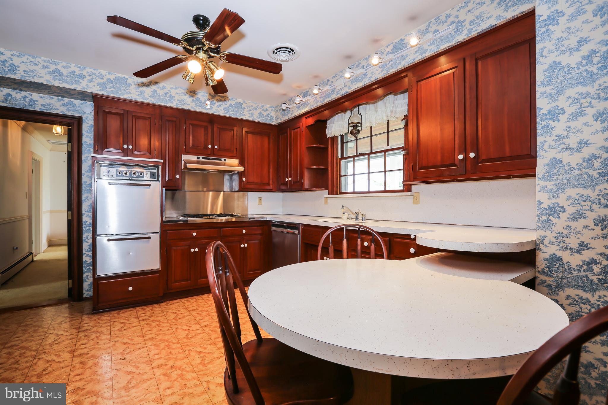 3019 Pyletown Road Boyce, VA 22620 - Photo 18 of 45 Kitchen w/ peninsula table.