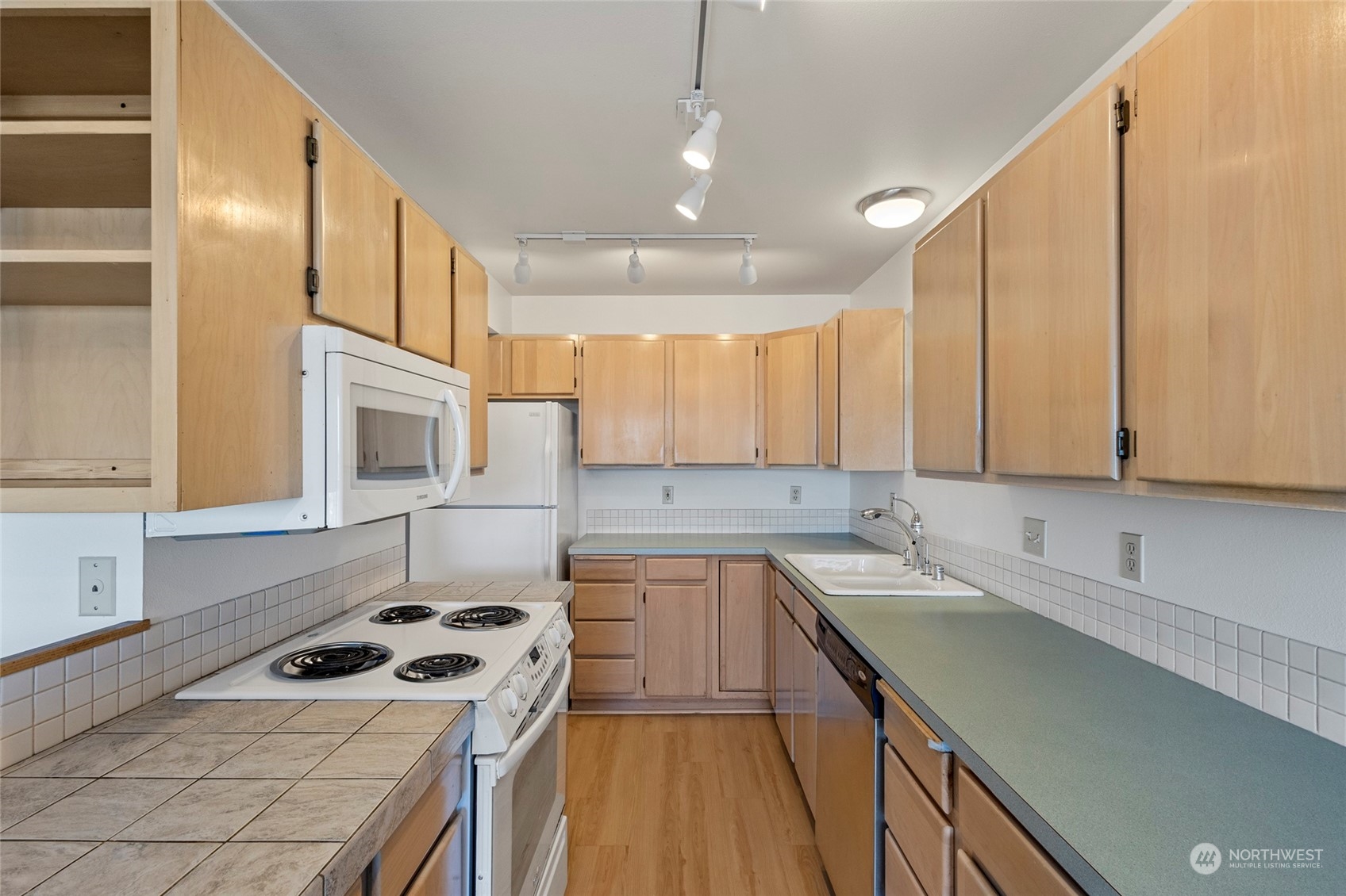 729 High Street, Unit 201 Bellingham, WA 98225 - Photo 8 of 25