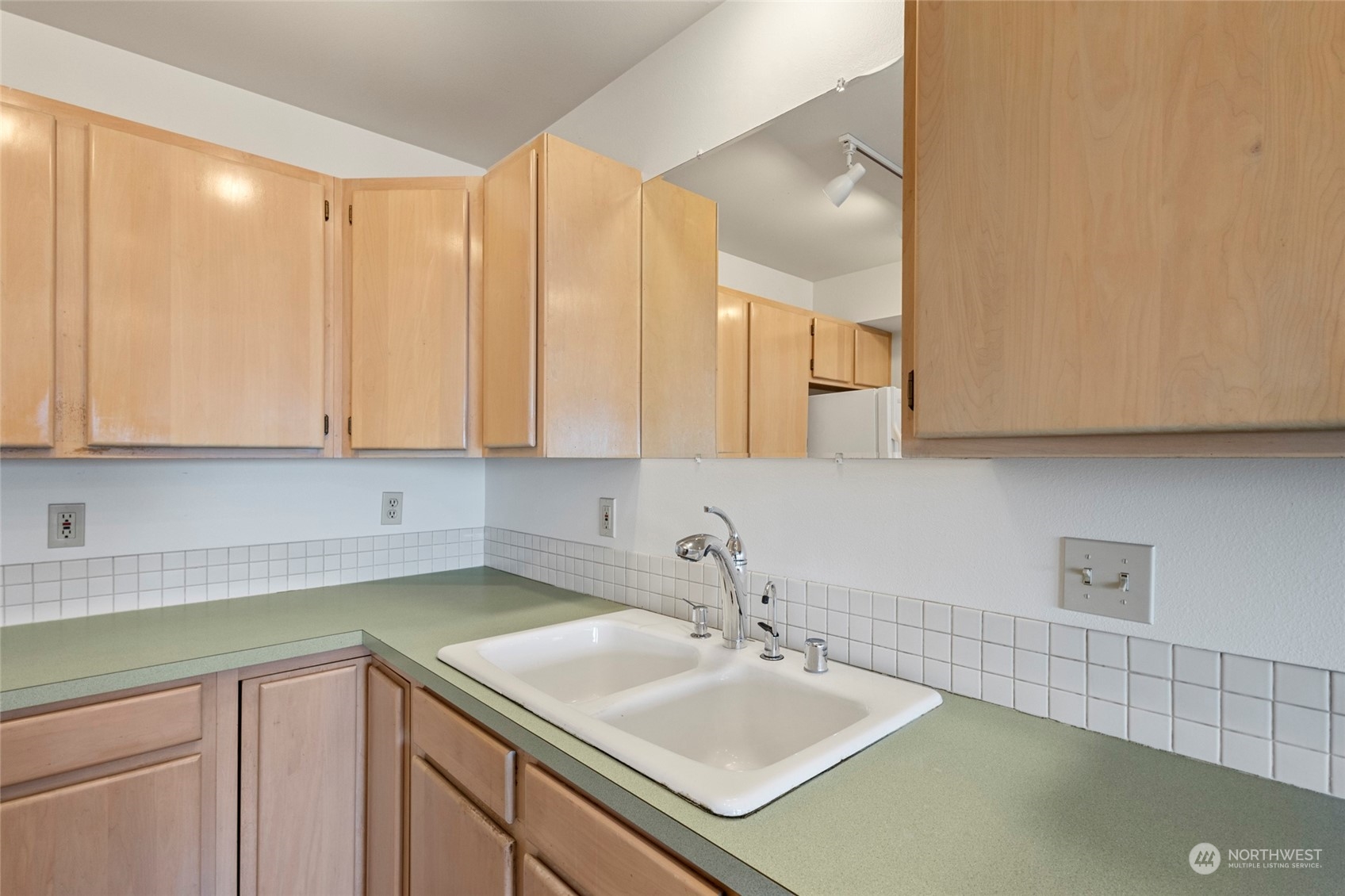 729 High Street, Unit 201 Bellingham, WA 98225 - Photo 9 of 25