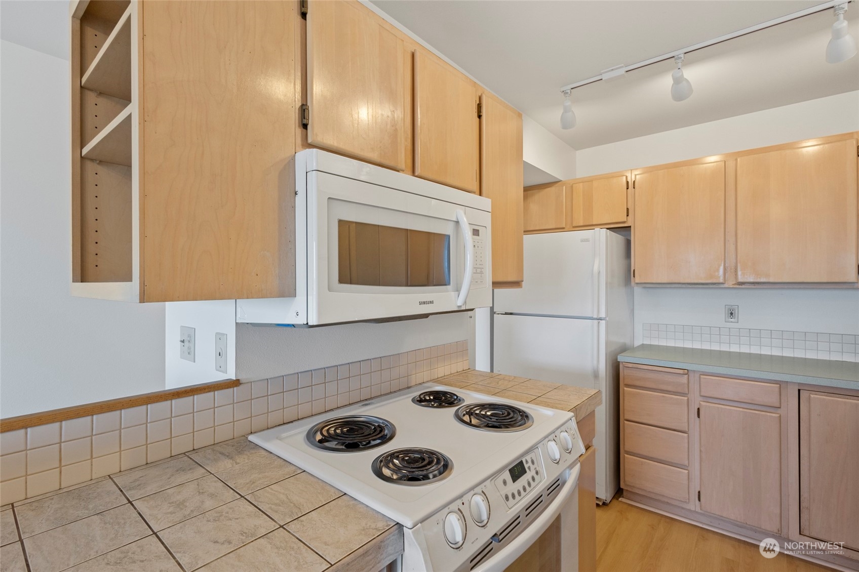 729 High Street, Unit 201 Bellingham, WA 98225 - Photo 10 of 25