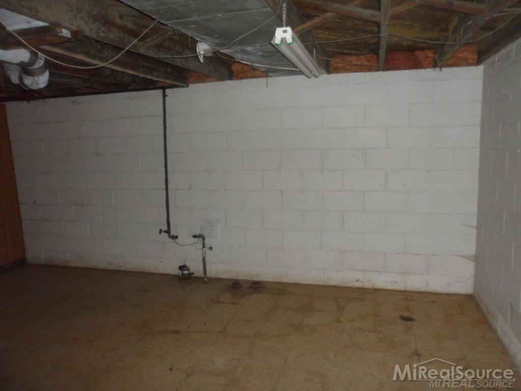 8304 Standard Street Center Line, MI 48015 - Photo 17 of 21