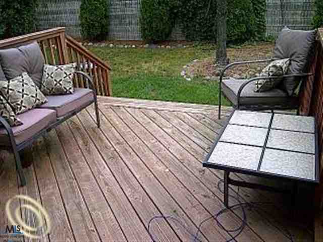 113 Walnut Boulevard Rochester, MI 48307 - Photo 3 of 14 31109754-2.JPG