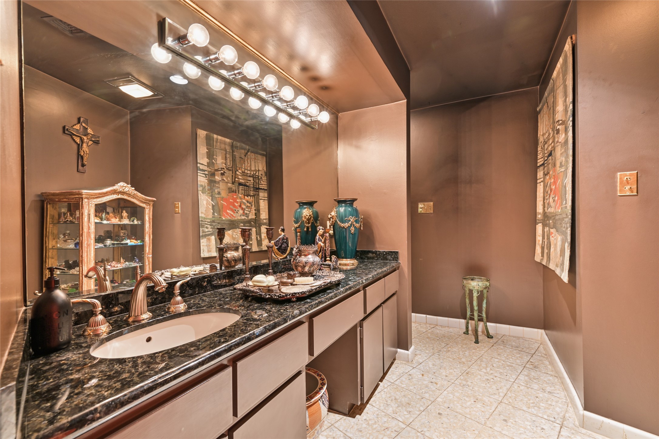 435 Flint Point Drive Piney Point Village, TX 77024 - Photo 12 of 32 a bathroom with a double vanity sink and a mirror