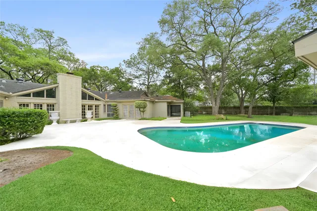 a view of outdoor space yard swimming pool and patio