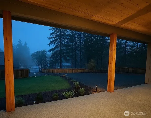 a view of a backyard