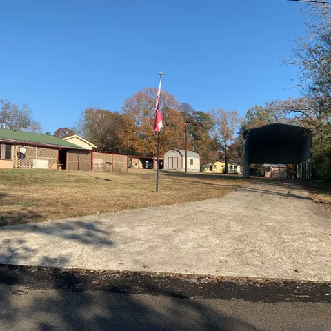 a view of a house with a yard