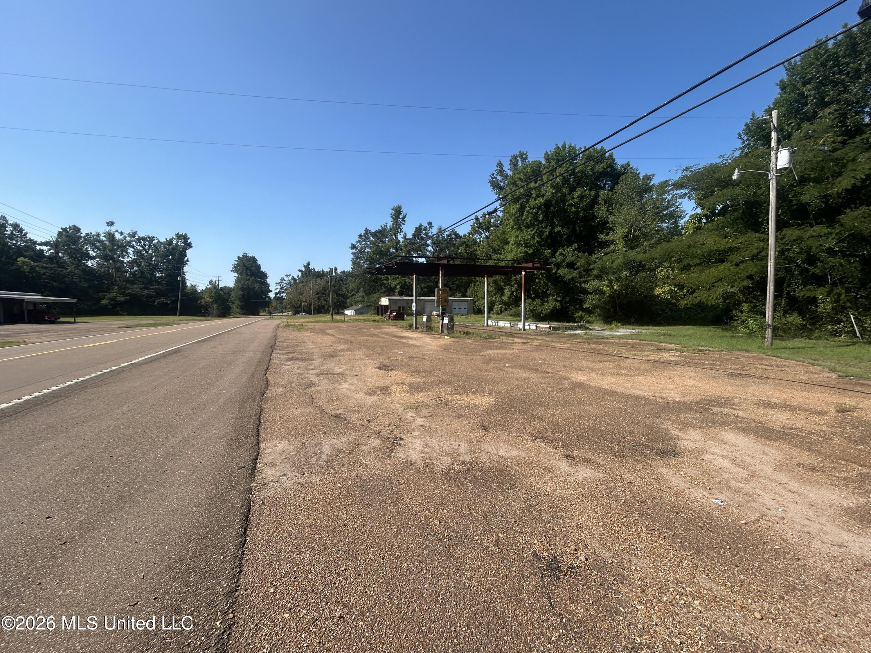 900 South Applegate Street Winona, MS 38967 - Photo 2 of 17 IMG_2698
