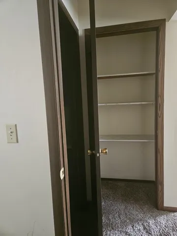 $1,295 | 1253 Getzelman Drive, Unit 1N, Elgin, IL 60123