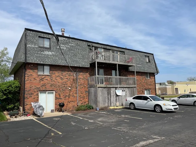 $1,295 | 1253 Getzelman Drive, Unit 1N, Elgin, IL 60123