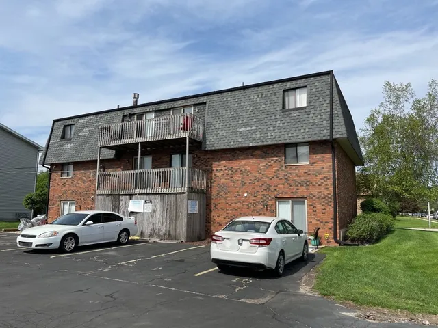 $1,295 | 1253 Getzelman Drive, Unit 1N, Elgin, IL 60123