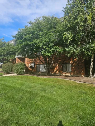$1,295 | 1253 Getzelman Drive, Unit 1N, Elgin, IL 60123