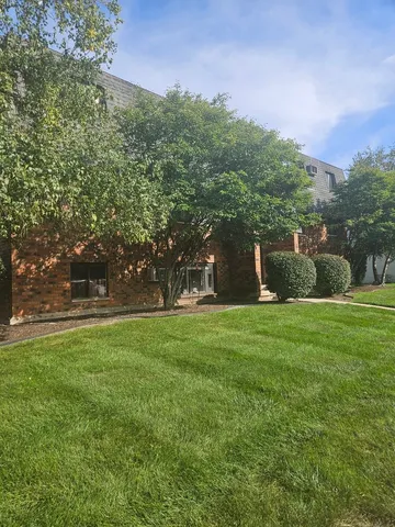 $1,295 | 1253 Getzelman Drive, Unit 1N, Elgin, IL 60123
