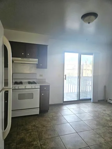 $1,295 | 1253 Getzelman Drive, Unit 1N, Elgin, IL 60123