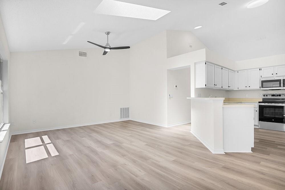 907 Rivecon Avenue Orlando, FL 32825 - Photo 6 of 24 Gallery Image 6
