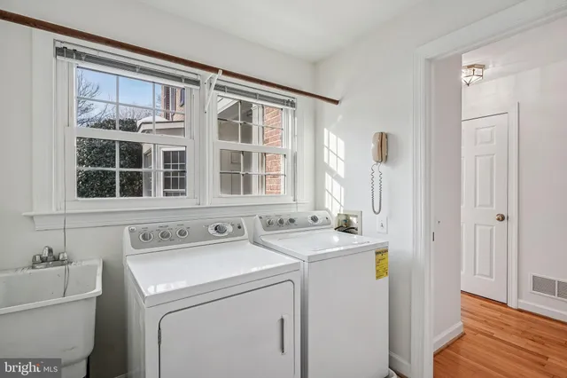 $965,000 | 11928 Parkside Drive, Fairfax, VA 22033