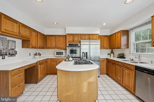 $965,000 | 11928 Parkside Drive, Fairfax, VA 22033