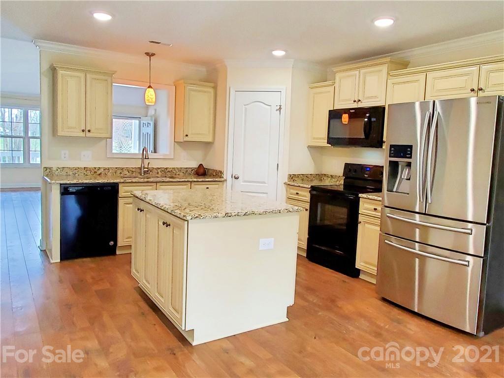 588 East Old Limestone Road York, SC 29745 - Photo 9 of 29 Gallery Image 9