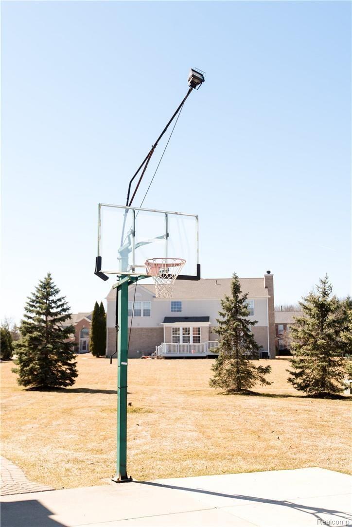 49255 Rockefeller Drive Canton, MI 48188 - Photo 49 of 49 Basketball Hoop.jpg