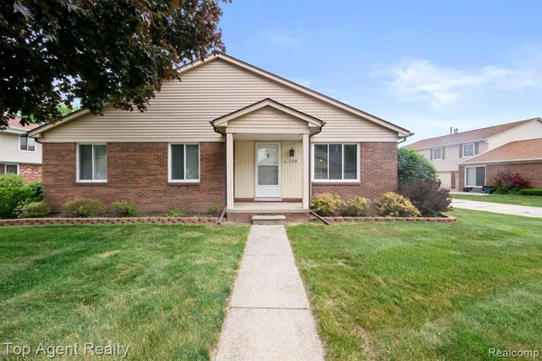 $200,000 | 31849 Breezeway Drive, New Baltimore, MI 48047