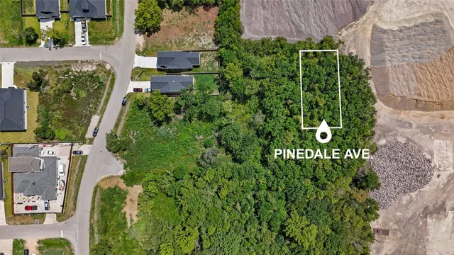 a sign that is sitting on a brick wall