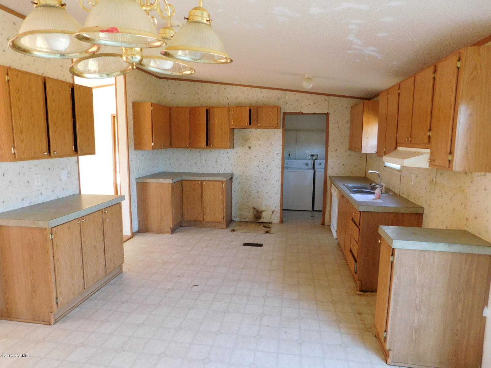 1911 South Fountain Road Macclesfield, NC 27852 - Photo 2 of 7 41 KITCHEN