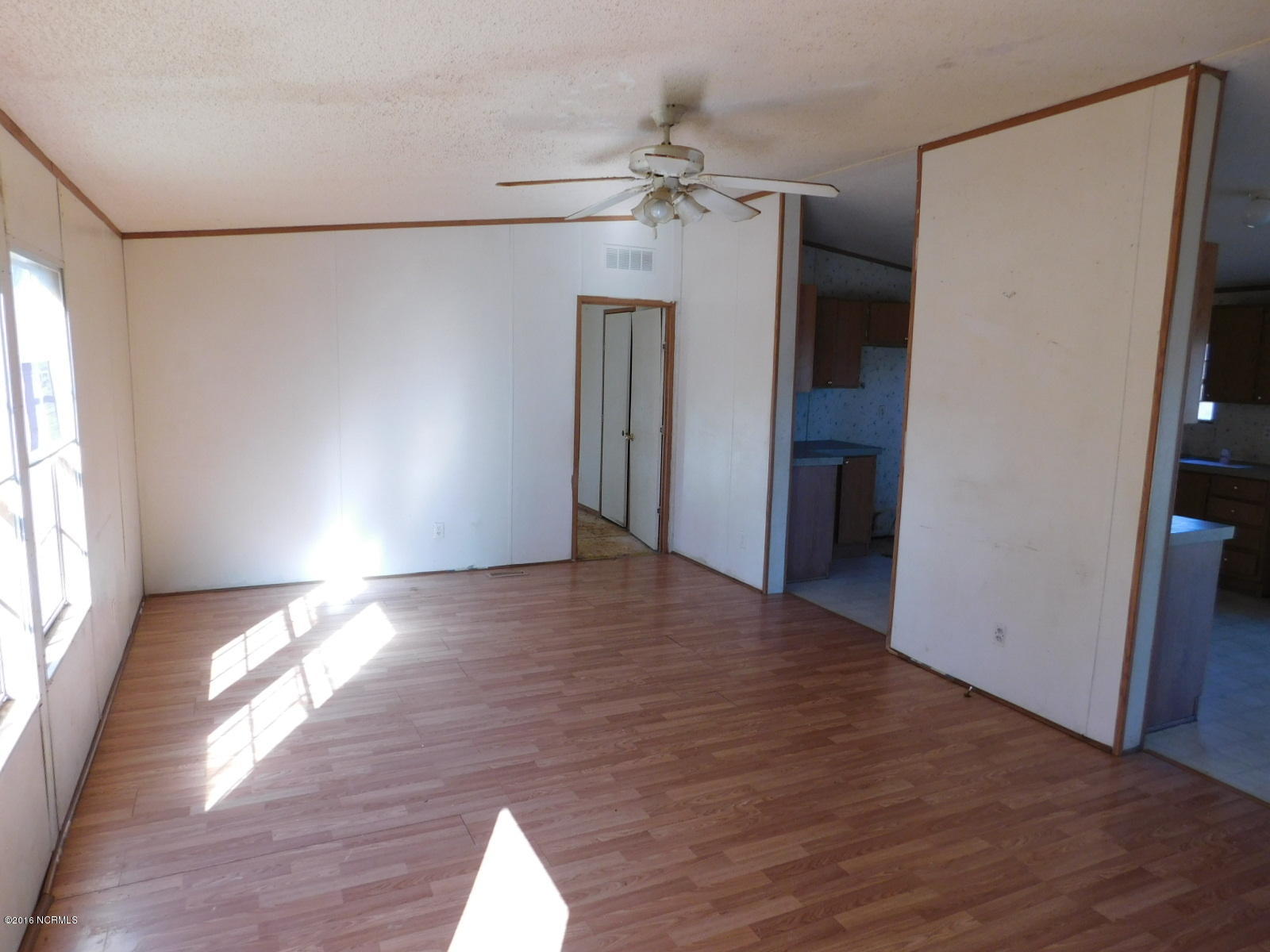 1911 South Fountain Road Macclesfield, NC 27852 - Photo 7 of 7 33 LIVINGROOM