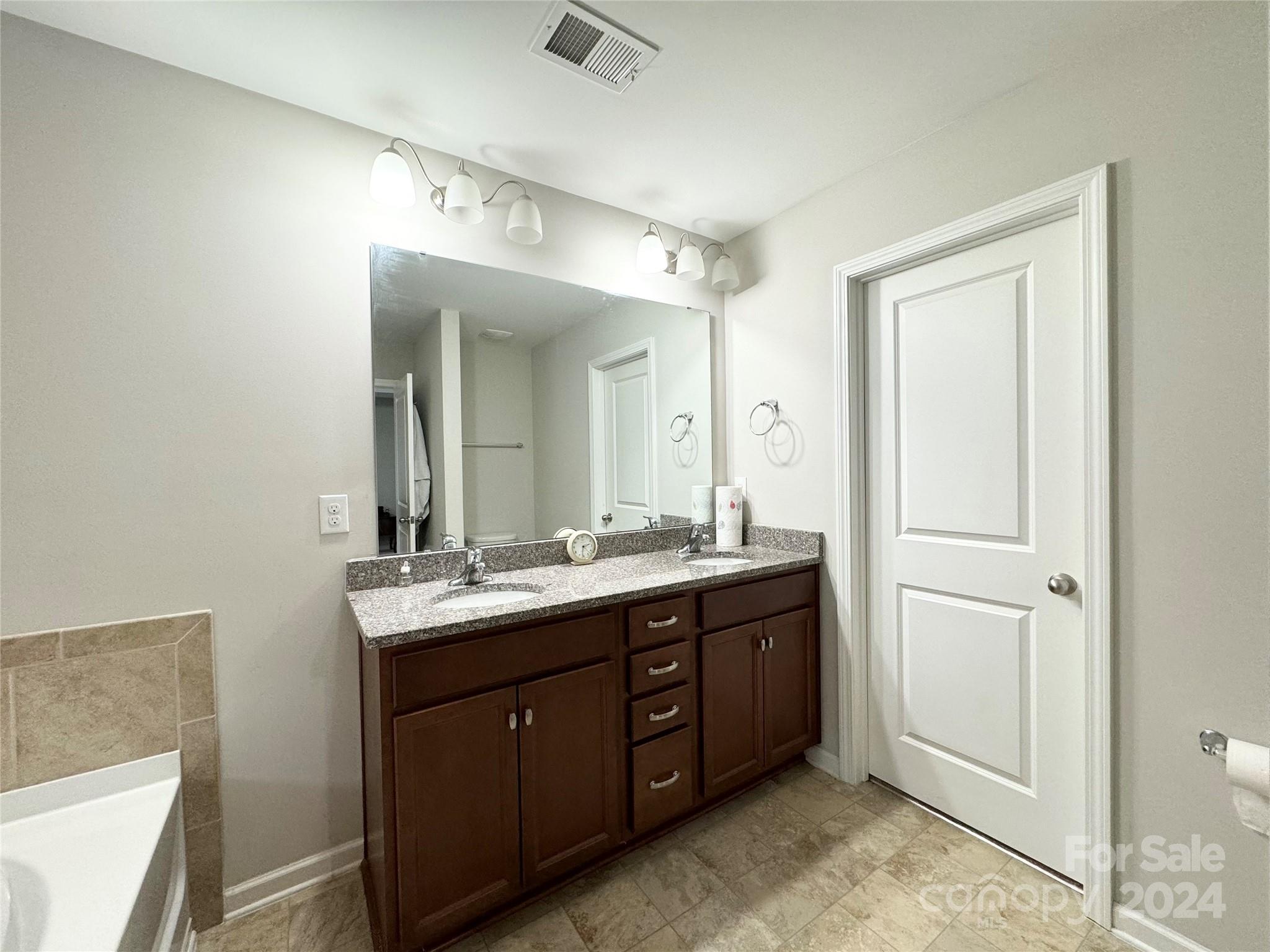 9330 Inverness Bay Road Charlotte, NC 28278 - Photo 25 of 36 Gallery Image 25