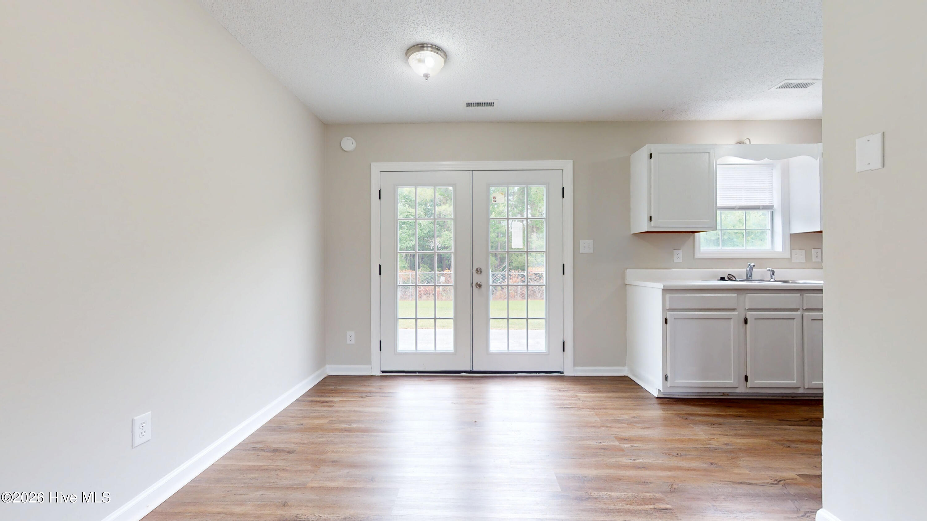 144 Parnell Road Hubert, NC 28539 - Photo 9 of 29 144 Parnell Dining 1