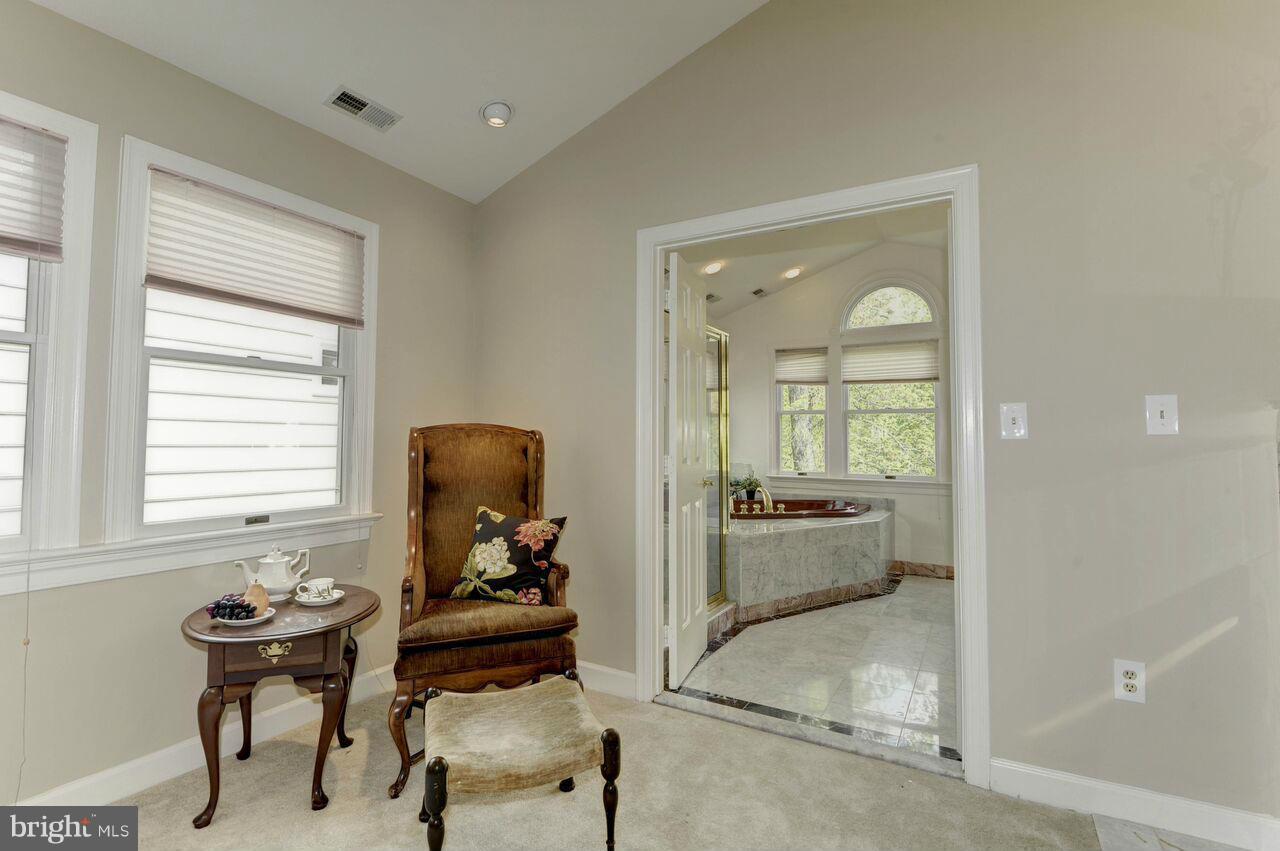 10008 Braddock Road Fairfax, VA 22032 - Photo 14 of 28 Sitting room in owners suite