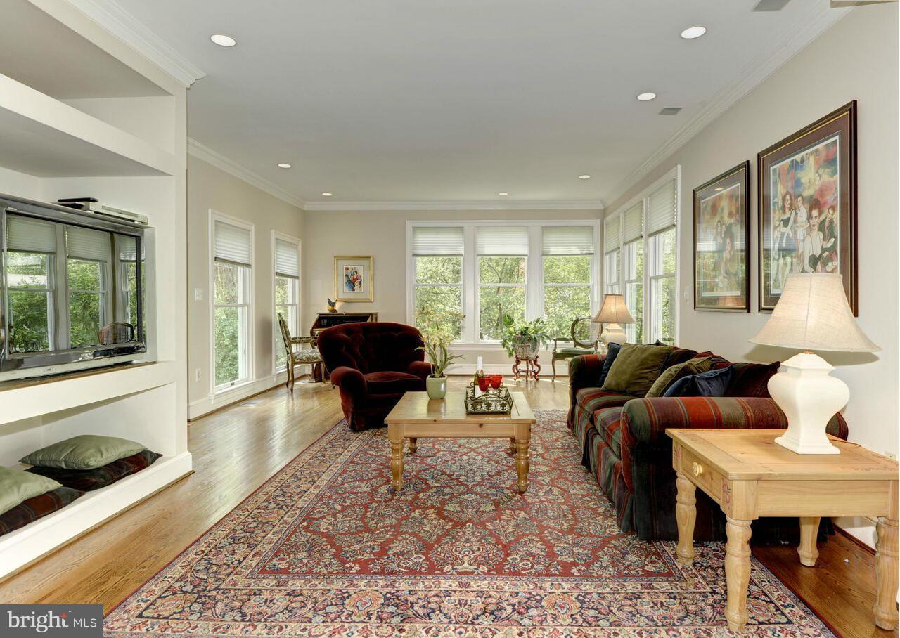 10008 Braddock Road Fairfax, VA 22032 - Photo 8 of 28 Family Room