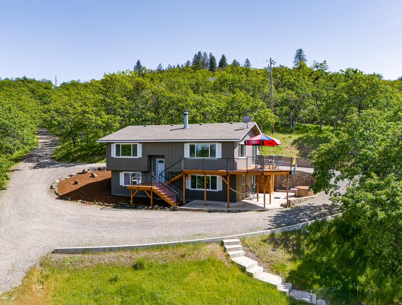 5205 Pioneer Road Medford, OR 97501 - Photo 1 of 48 Cover