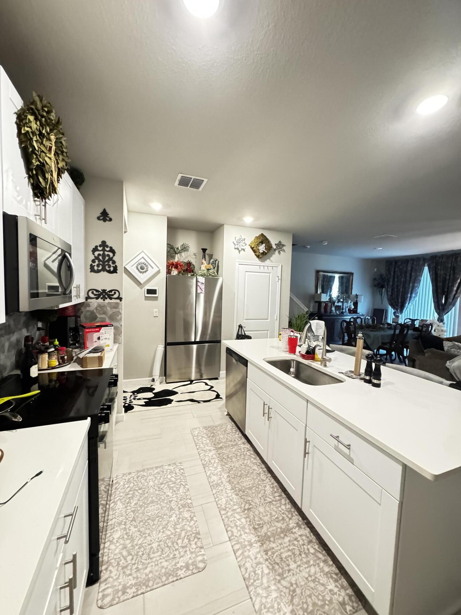 5646 Southeast Edgewater Circle Stuart, FL 34997 - Photo 4 of 20 Kitchen