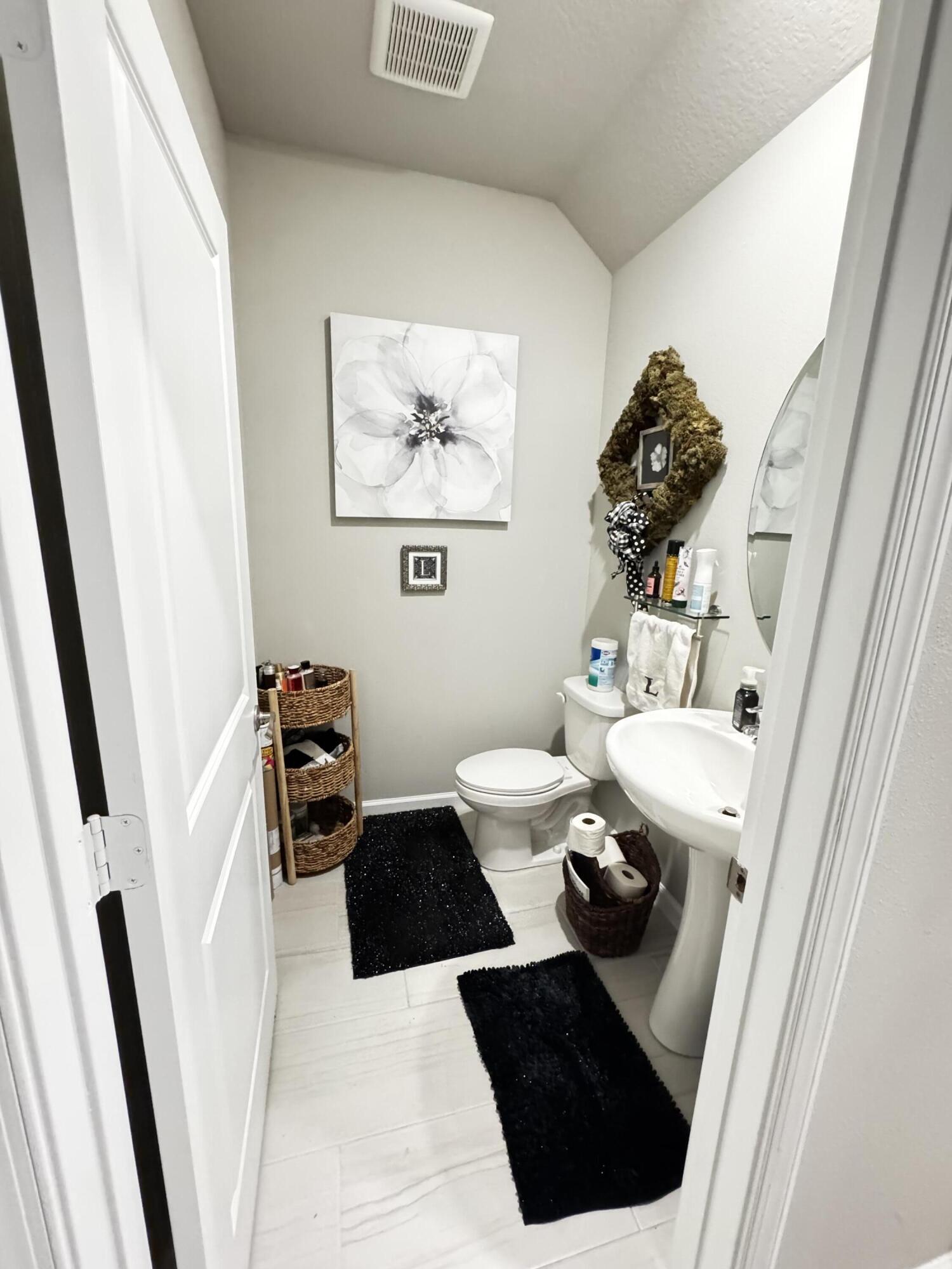 5646 Southeast Edgewater Circle Stuart, FL 34997 - Photo 8 of 20 1/2 bath