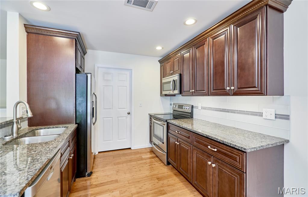 70 Round Table Court Winfield, MO 63389 - Photo 6 of 35
