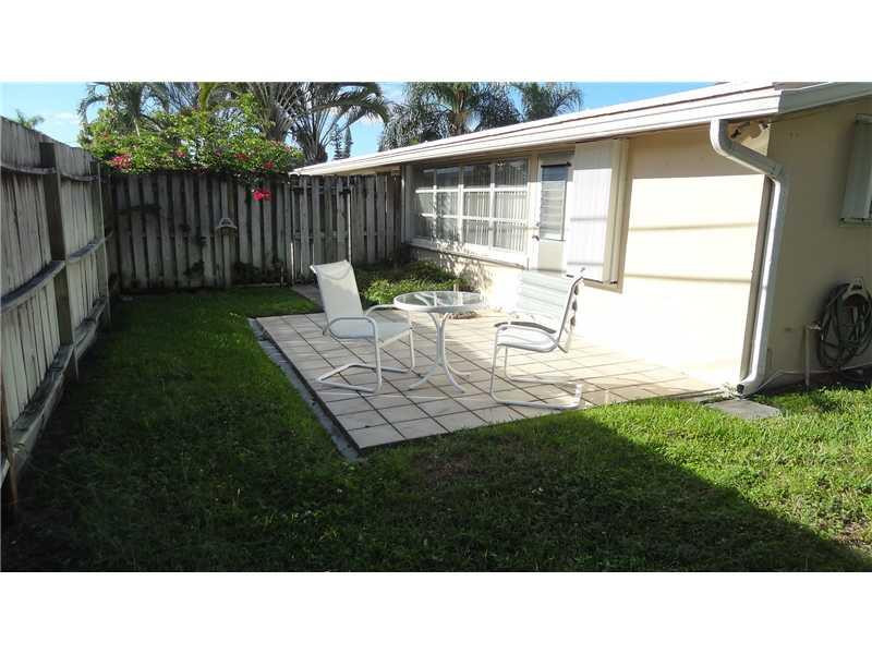 5922 Northeast 17th Road Fort Lauderdale, FL 33334 - Photo 14 of 17 Yard/Garden