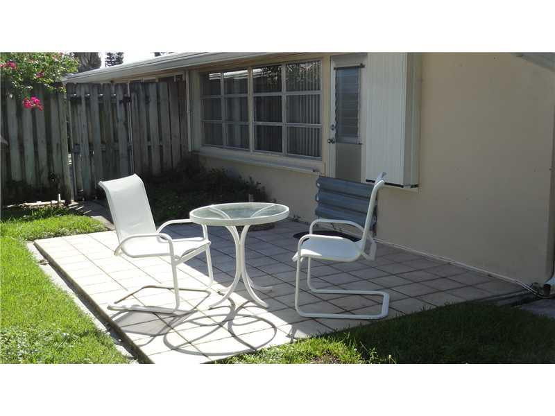 5922 Northeast 17th Road Fort Lauderdale, FL 33334 - Photo 16 of 17 Yard/Garden