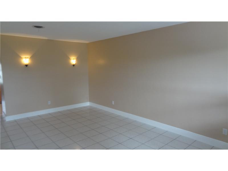 5922 Northeast 17th Road Fort Lauderdale, FL 33334 - Photo 6 of 17 Dining Room