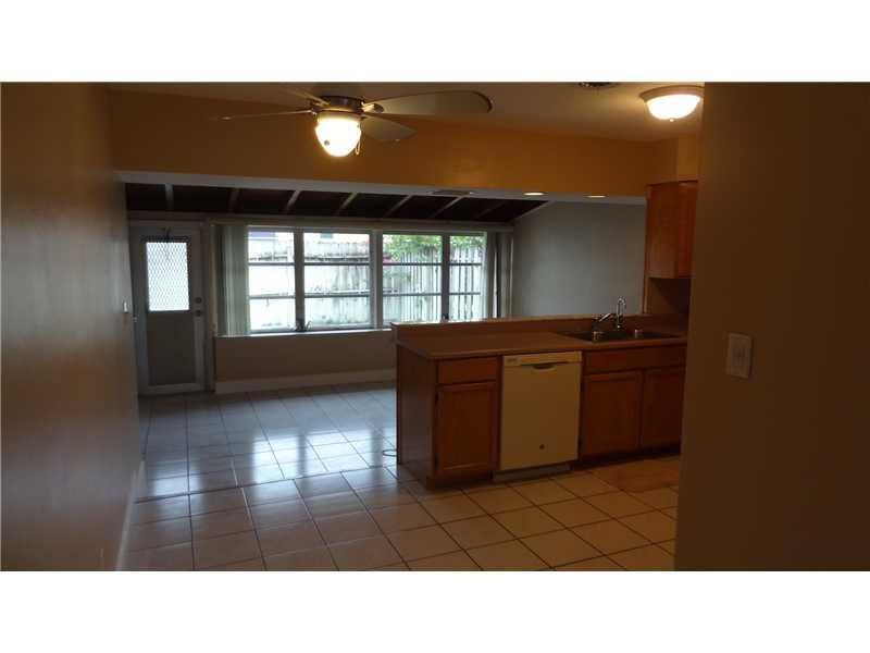 5922 Northeast 17th Road Fort Lauderdale, FL 33334 - Photo 7 of 17 Interior Space/Layout