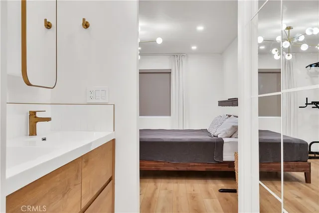 a en suite bathroom with a sink and a mirror